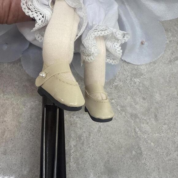 Vintage Greentree music box 8” doll of the month Aquarius with tags, stand. - Picture 8 of 15